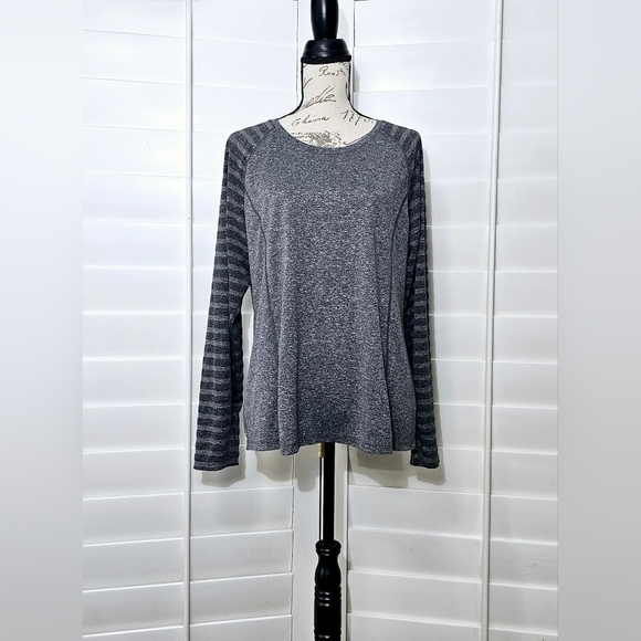 AVIA LONG SLEEVE ATHLETIC WORKOUT SHIRT/TOP - Picture 2 of 11